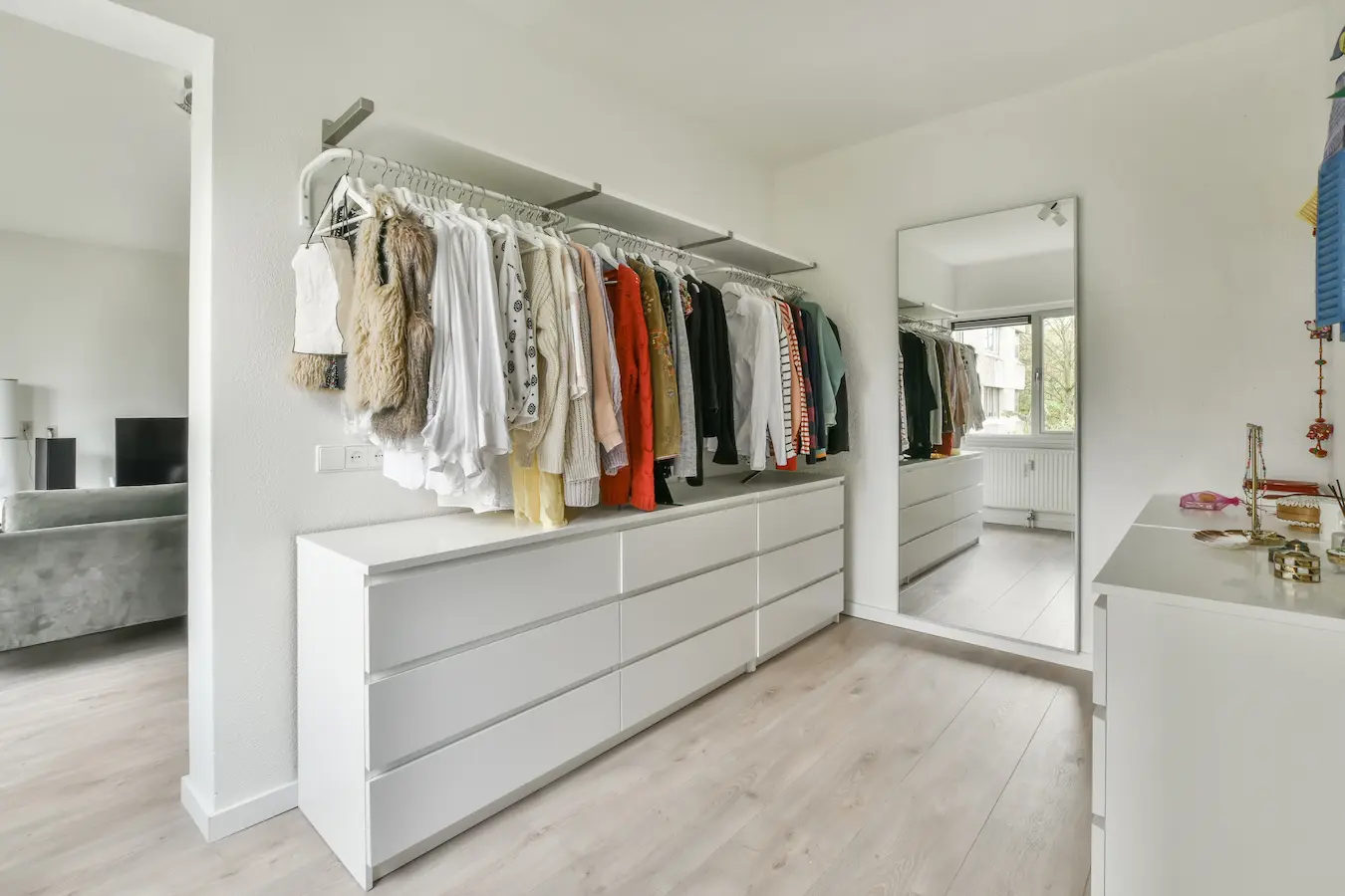 Illustration de dressing par DV Cuisine, cuisiniste à Bretignolles-sur-Mer